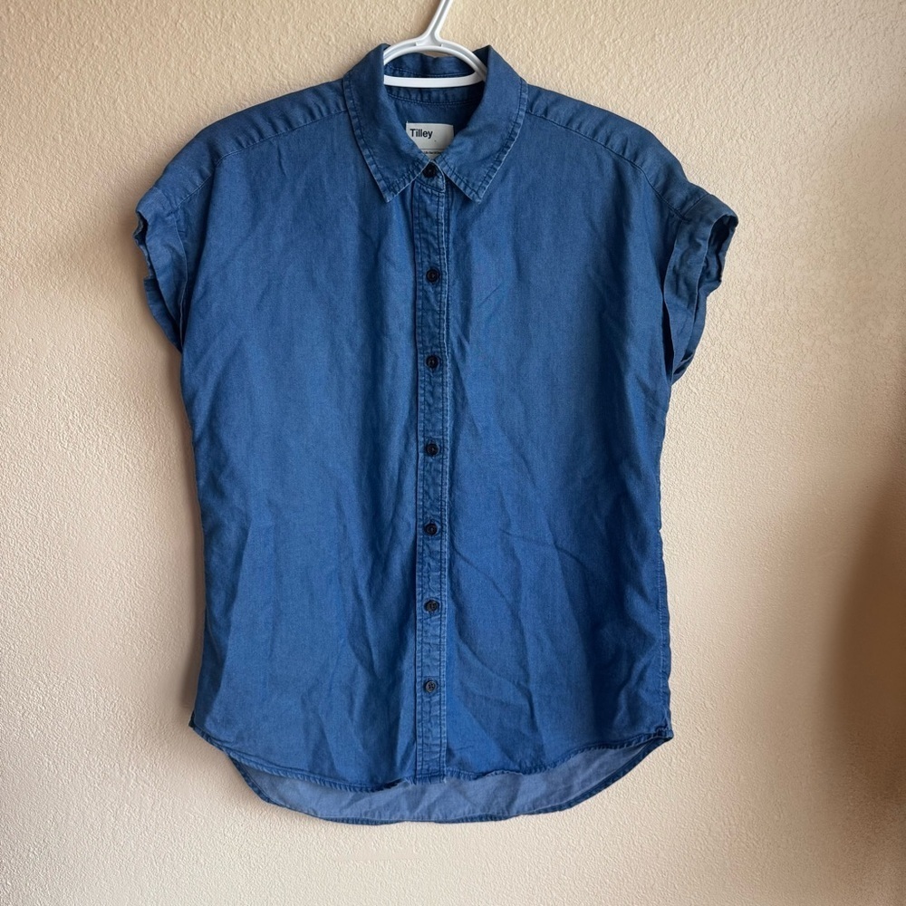 Tilley Women’s Small Chambray Button-Up Shirt — Short Sleeve Lightweight Top - Picture 2 of 6